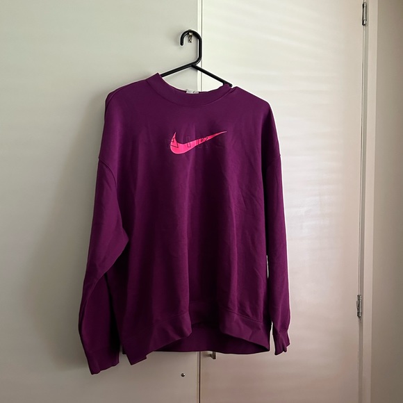 Tops - Nike women’s training dry fit crew jumper size XL